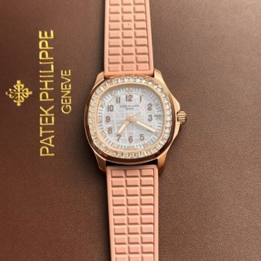 Patek Philippe Aquanaut 5072R Replica Watch Pink Strap Mother-Of-Pearl Dial 35.6mm