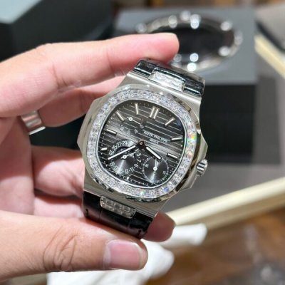 Patek Philippe Nautilus 5724G Replica Watch Gray Dial GRF 40mm