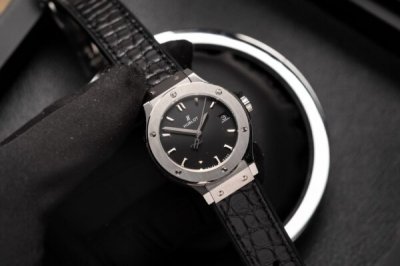 Hublot Replica 1:1 Watch Classic Fusion Black Dial Leather Strap HB Factory 33mm