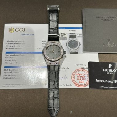Hublot Replica Watch With Full Diamond Moissanite Diamonds Black Dial Men’s 42mm