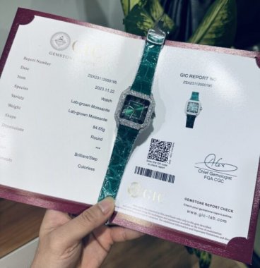 Cartier Santos With Green Moissanite Replica Watch 39.8mm