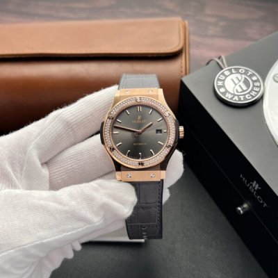 Hublot Classic Fusion King Gold Replica Watch With Moissanite Diamond 42mm