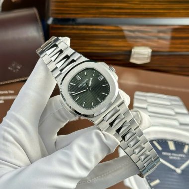 Patek Philippe Nautilus 5711 Refined Full Options Green Dial Best Top Quality Watch 40mm