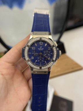 Hublot Big Bang Men’s Replica Watch Blue With Diamond Bezel 44mm